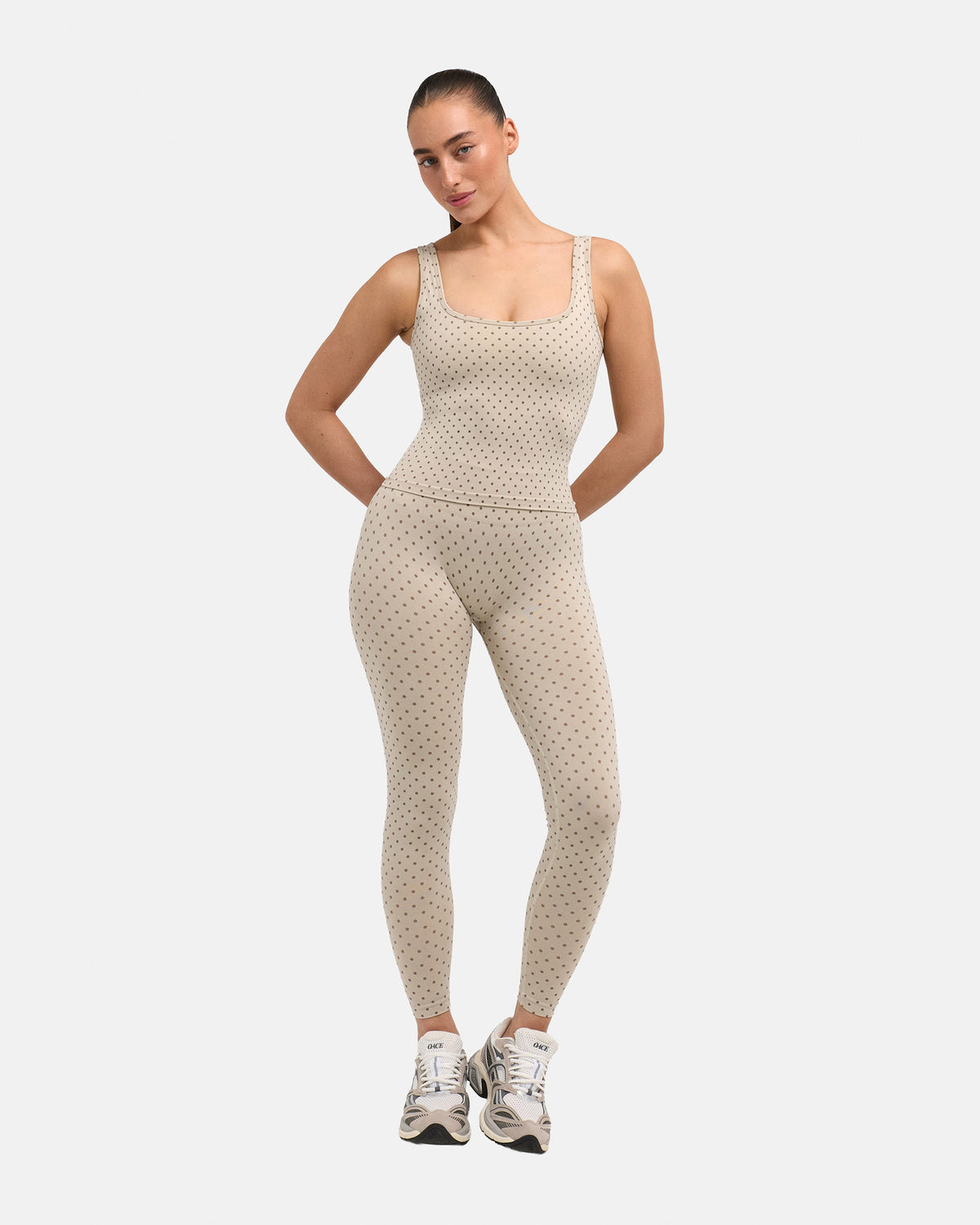 taupe/dots
