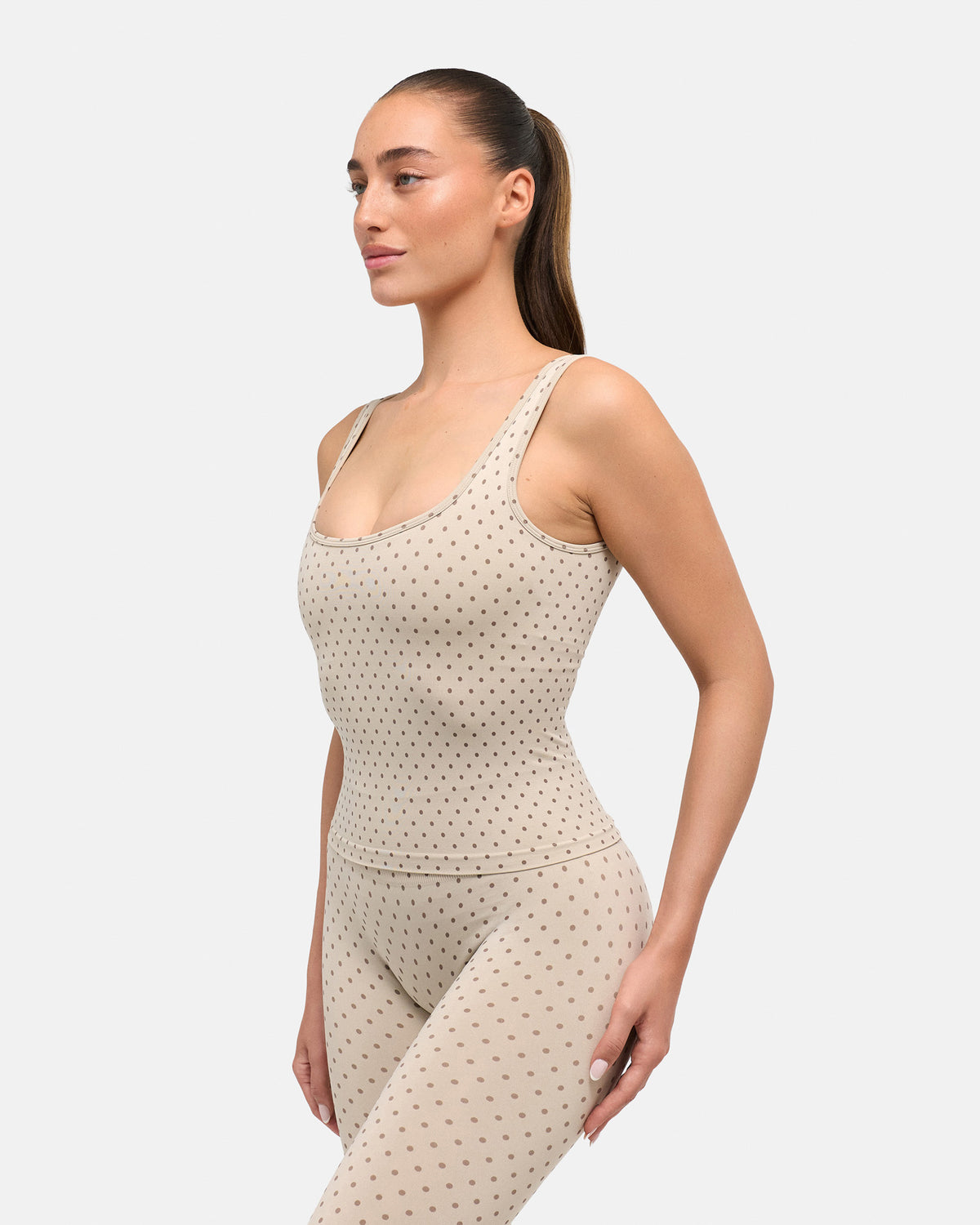 taupe/dots
