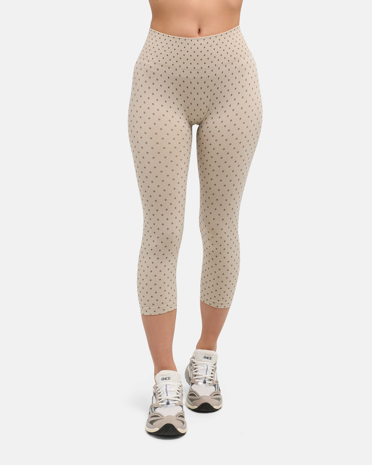 taupe/dots