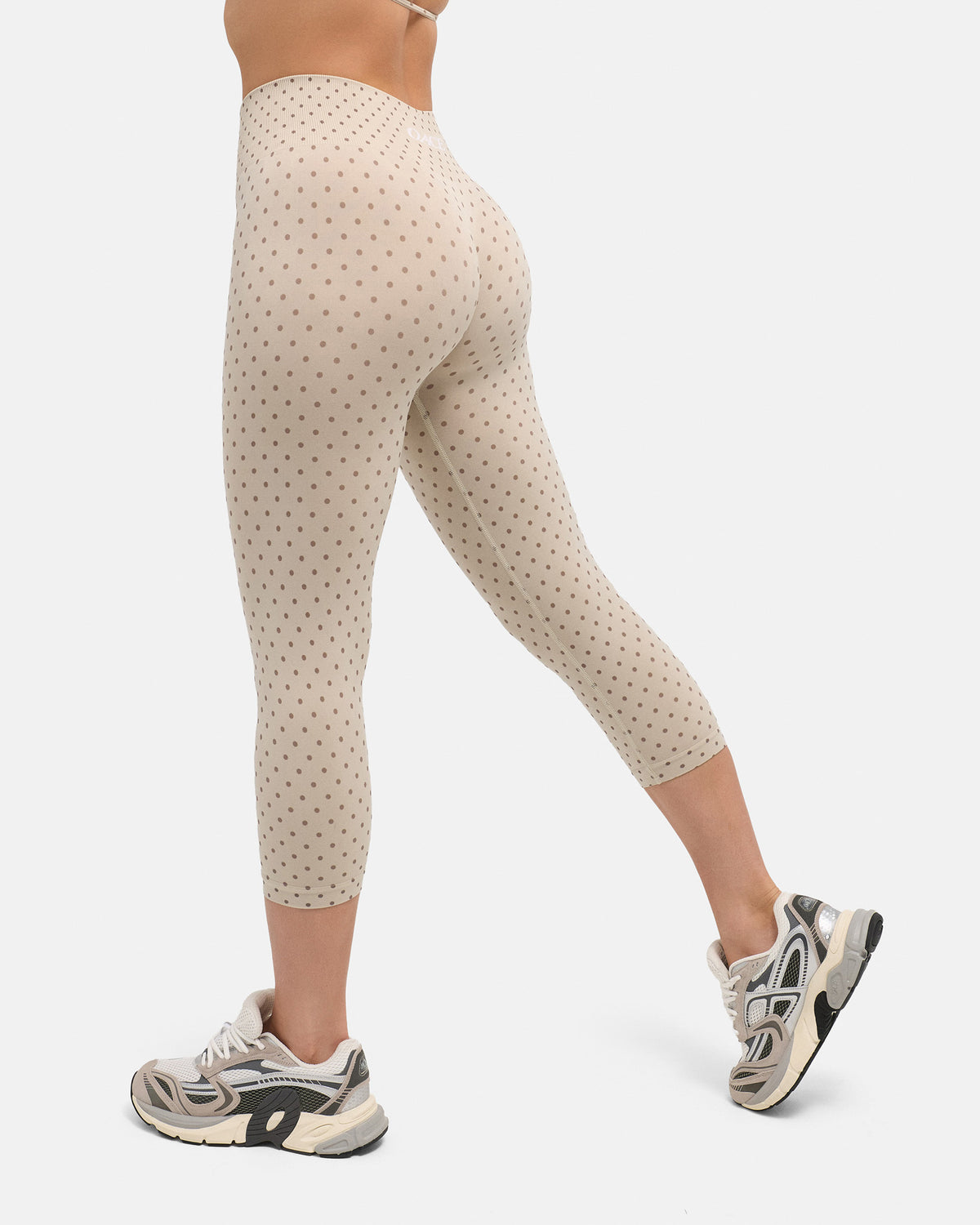 taupe/dots