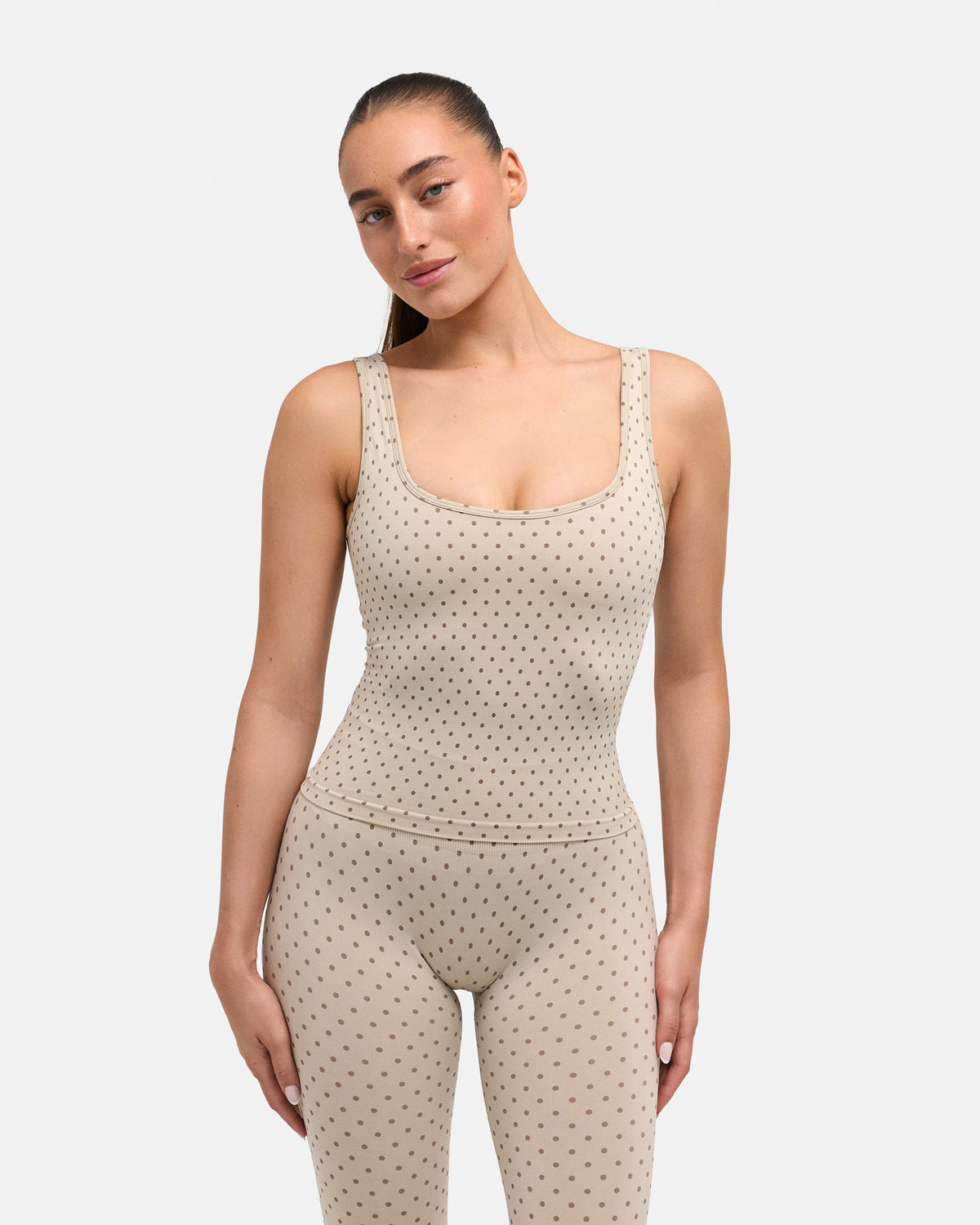taupe/dots