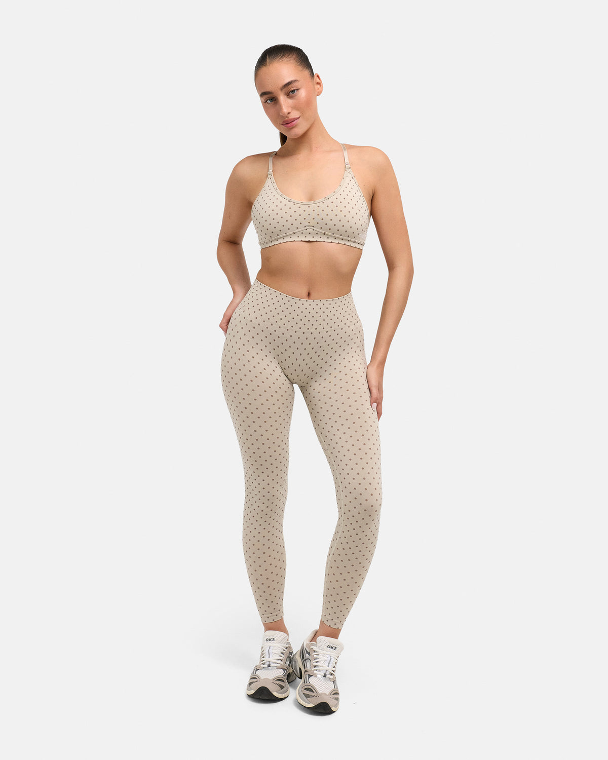 taupe/dots